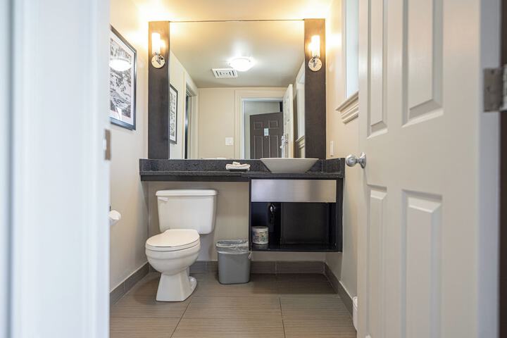 1 King Accessible Studio Suite Water Front (6 of 14)
