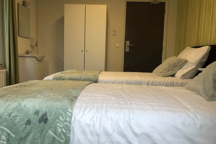 Room 9 of 42
