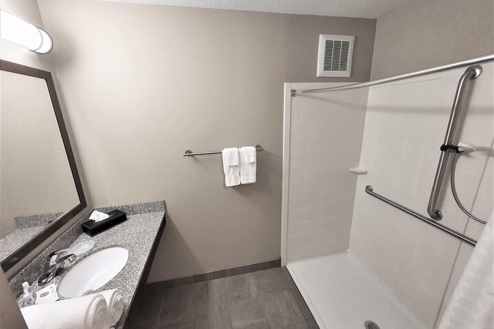 Standard Queen Bed Accessible (18 of 25)