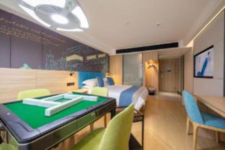 Room 5 of 7