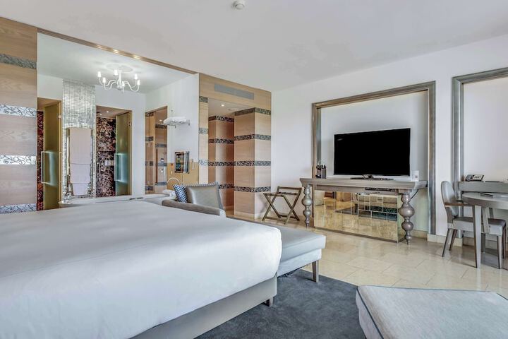 Room 49 of 192