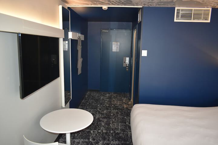 Room 6 of 66