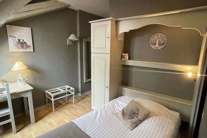 Room 26 of 147