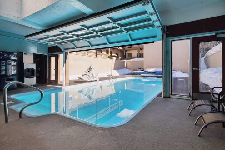 Pool 51 of 75