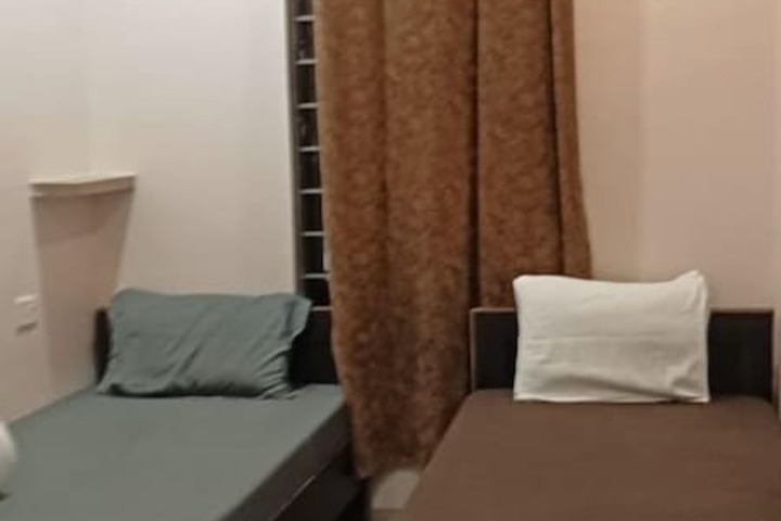 Room 13 of 25