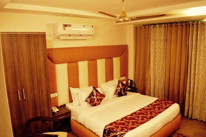 Room 4 of 17