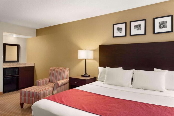 1 King Bed (6 of 50)
