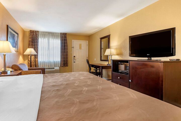 1 King Bed (11 of 11)