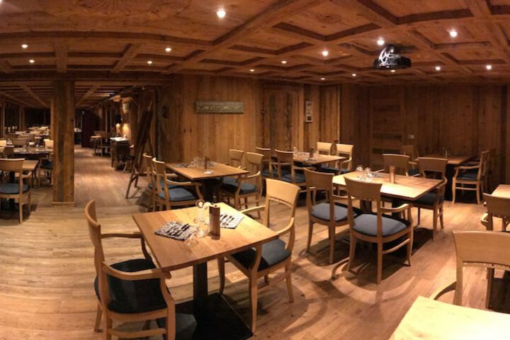 Dining 40 of 60