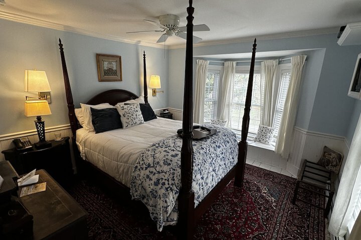 Room 52 of 203
