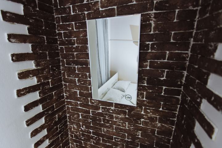 Room 6 of 76