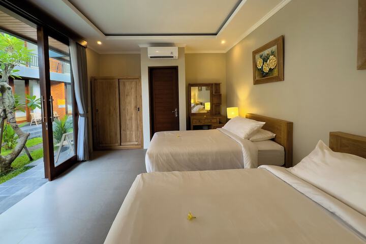 Room 2 of 81