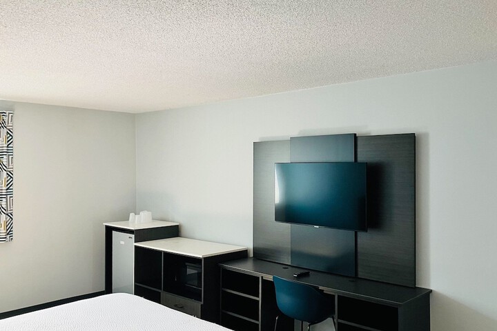 Room 15 of 32