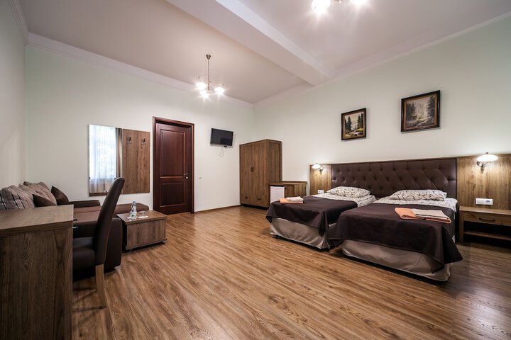 Room 17 of 25