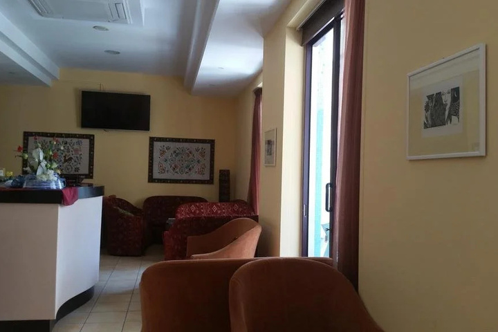 Room 8 of 11