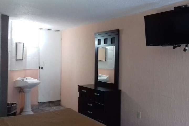 Room 7 of 25