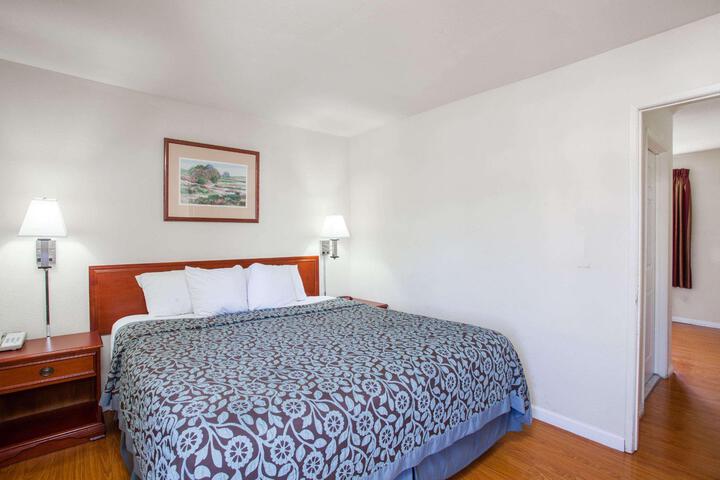 1 King Bed (9 of 16)
