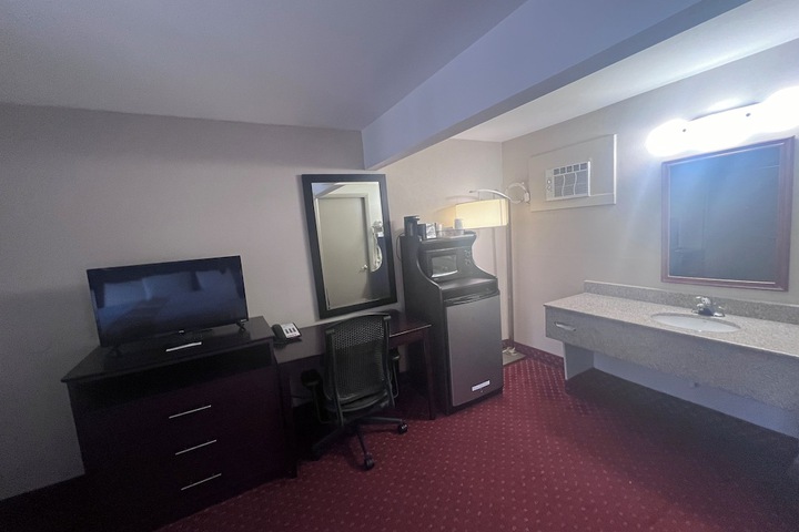 1 King Bed (18 of 33)