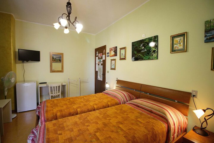 Room 9 of 82