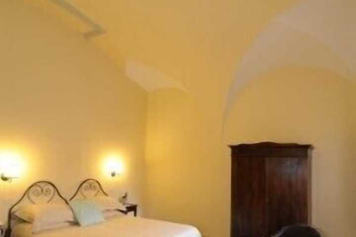 Room 13 of 34