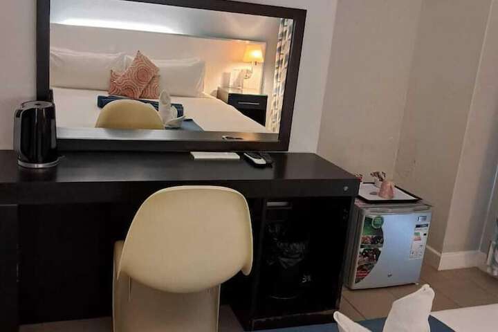 Room 12 of 41