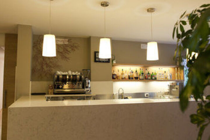 Lounge 20 of 30