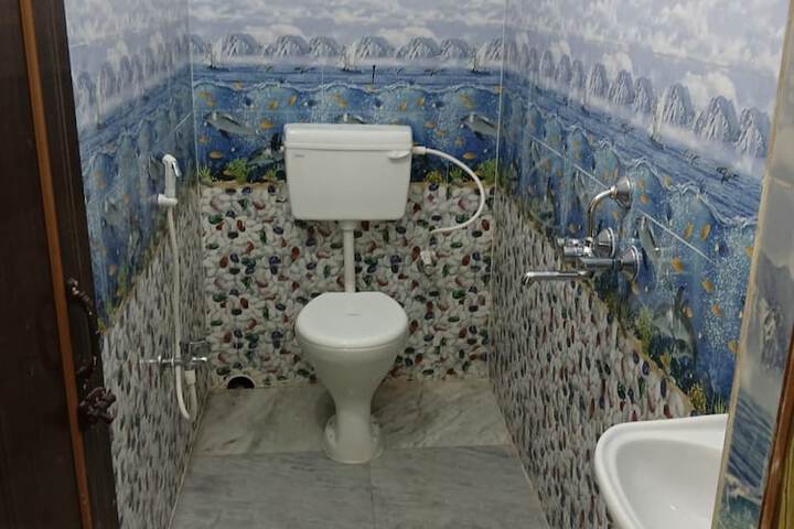 Room 9 of 11