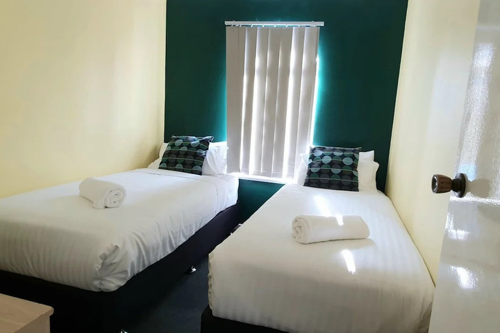 Room 3 of 16