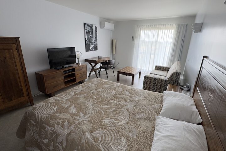 Room 44 of 80
