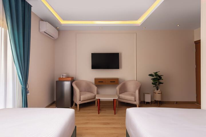 Room 12 of 35