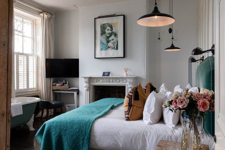 Room 27 of 59