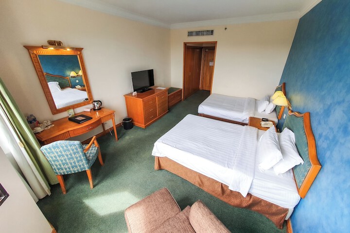 Room 14 of 65