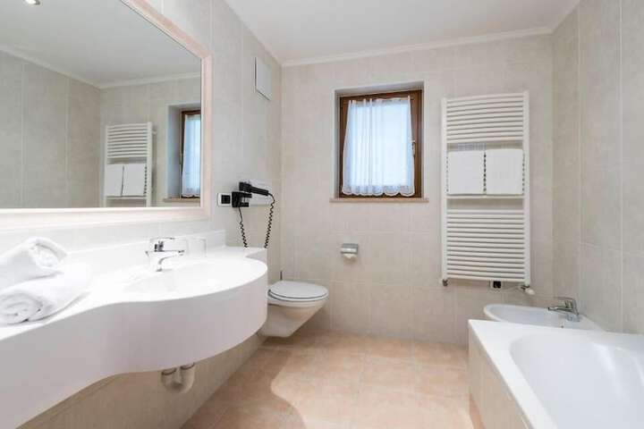 Room 14 of 27