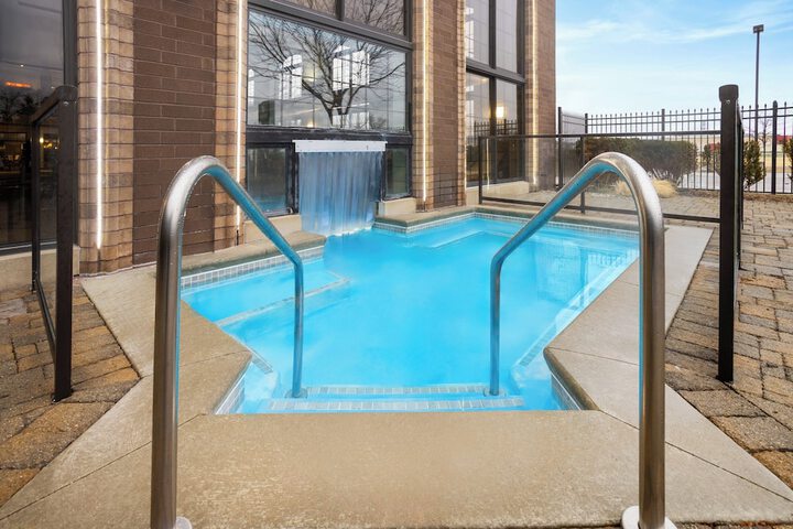 Pool 40 of 76