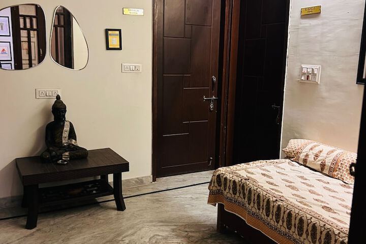 Room 17 of 77