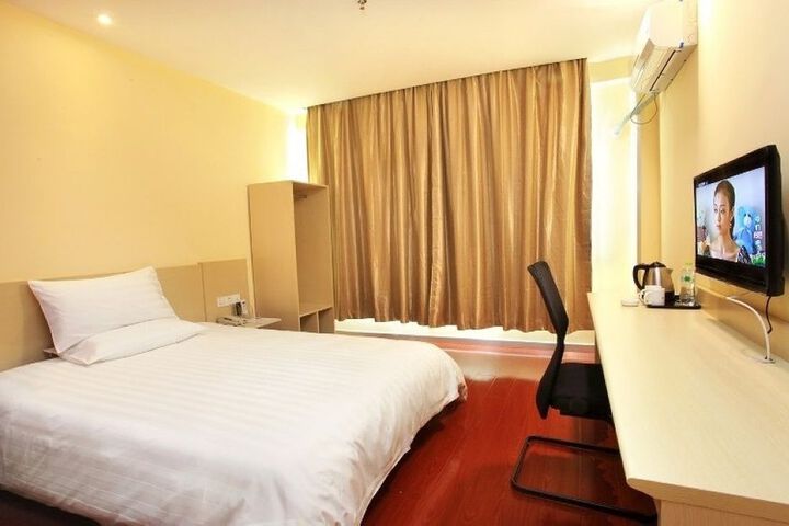 Room 9 of 27