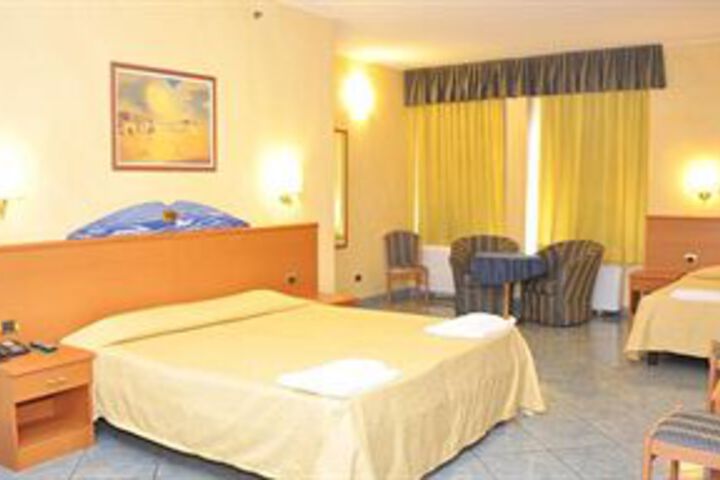 Room 12 of 25