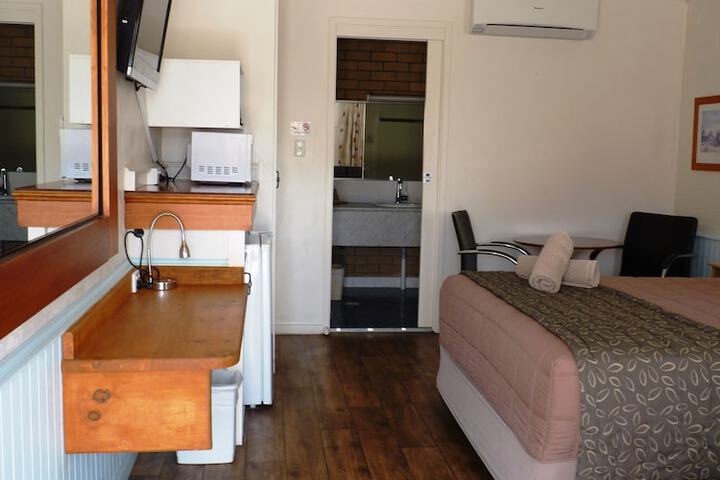 Room 4 of 32