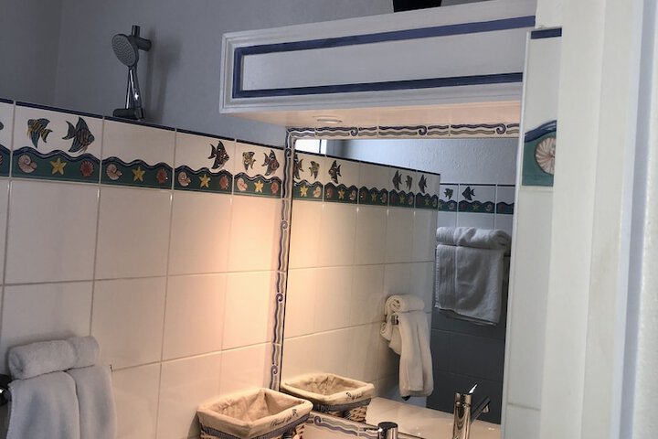 Room 145 of 196