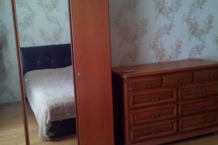 Room 5 of 16