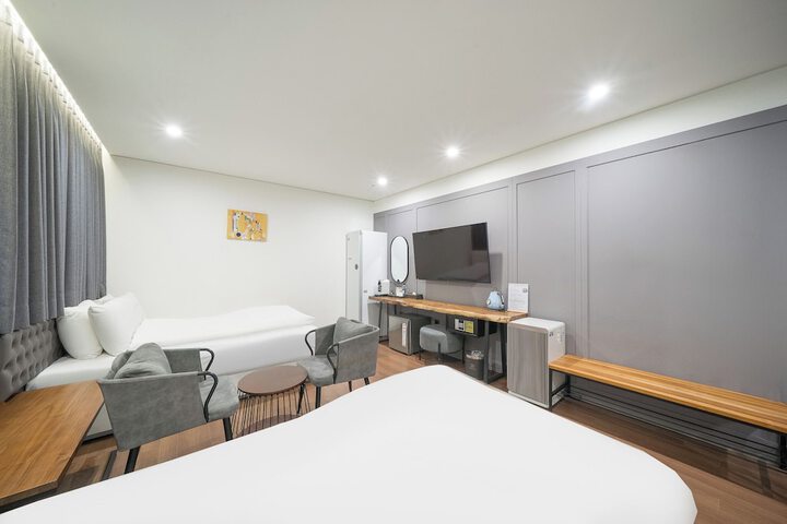 Room 29 of 83