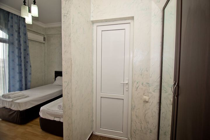 Room 27 of 93