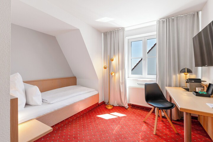 Room 35 of 88