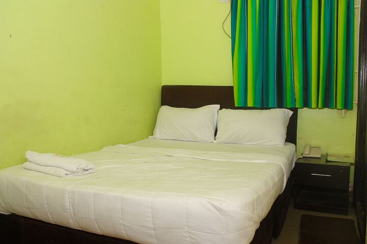 Room 9 of 35
