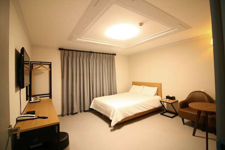 Room 17 of 31