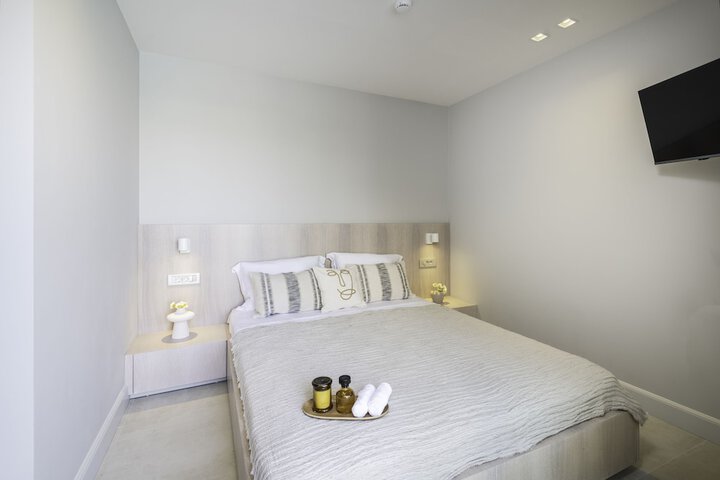 Room 3 of 53