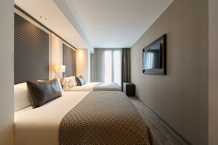 Room 8 of 82