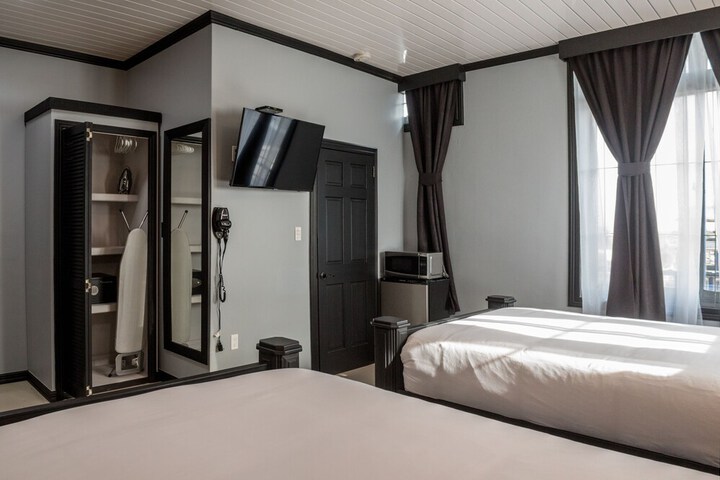 Room 6 of 14