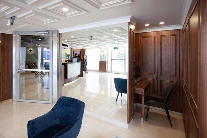 Entrance & Lobby