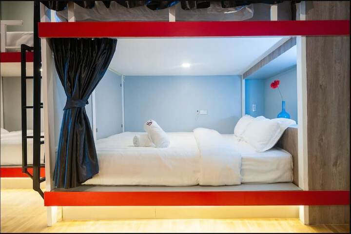 Room 14 of 32